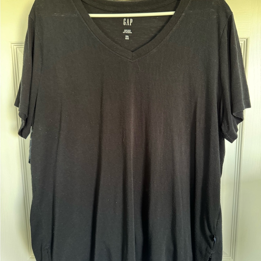 GAP Men's Black V-Neck Shirt